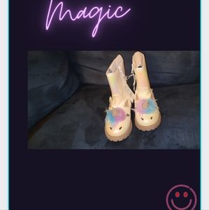 Little kid unicorn boats